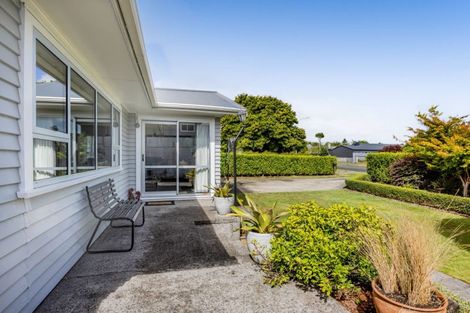 Photo of property in 1 Nikau Street, Inglewood, 4330