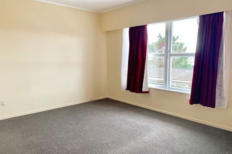 Photo of property in 2/8 Anne Road, Hillcrest, Auckland, 0627