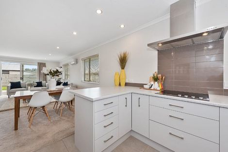 Photo of property in 22 Shrule Place, Huntington, Hamilton, 3210