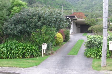 Photo of property in 13 Kotare Street, Waikanae, 5036