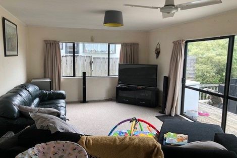 Photo of property in 2/56 Trias Road, Totara Vale, Auckland, 0629