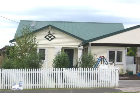 Photo of property in 23 Archibald Road, Kelston, Auckland, 0602