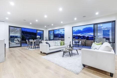 Photo of property in 42 Fernhill Way, Oteha, Auckland, 0632