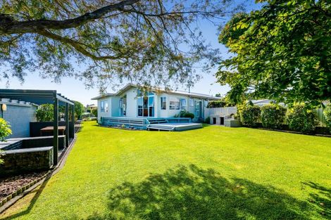 Photo of property in 15 Leon Place, Waitara, 4320