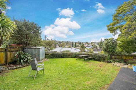 Photo of property in 17 Elizabeth Drive, West Harbour, Auckland, 0618