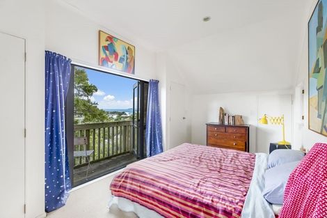 Photo of property in 2 Hill Street, Leigh, 0985