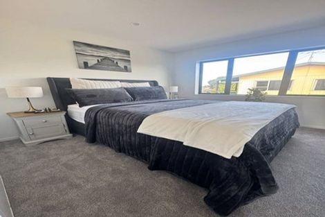 Photo of property in 44 Challen Close, Conifer Grove, Takanini, 2112