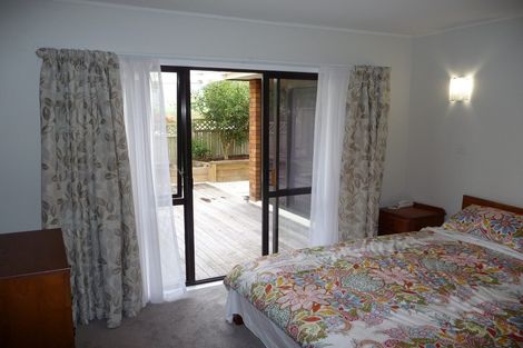 Photo of property in 2/32 Pupuke Road, Takapuna, Auckland, 0622