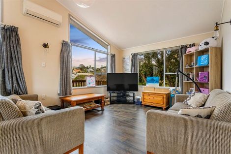 Photo of property in 10 Yule Place, Massey, Auckland, 0614