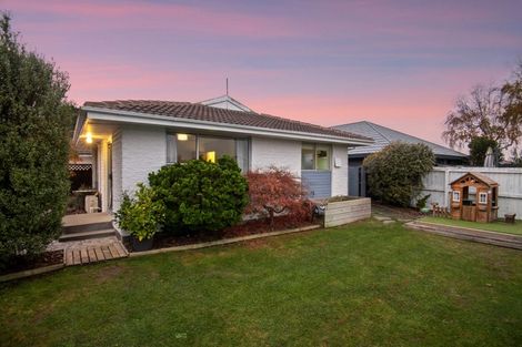 Photo of property in 1/4 Valecrest Avenue, Parklands, Christchurch, 8083
