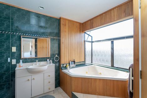 Photo of property in 28 Centennial Drive, Whitianga, 3510