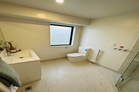 Photo of property in 4d Flaunty Place, West Harbour, Auckland, 0618