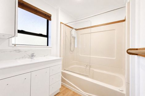 Photo of property in 2 Resolution Place, Bryndwr, Christchurch, 8053