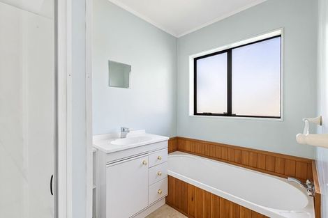 Photo of property in 19 Sturges Road, Henderson, Auckland, 0612