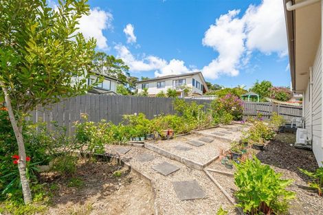 Photo of property in 76 San Valentino Drive, Henderson, Auckland, 0612