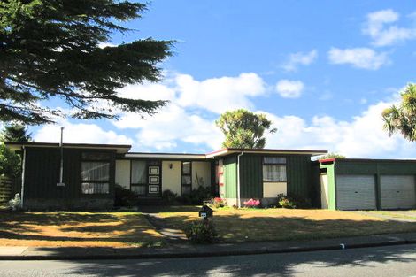 Photo of property in 16 Holdsworth Avenue, Trentham, Upper Hutt, 5018