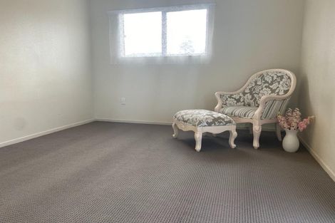 Photo of property in 40 Spence Road, Henderson, Auckland, 0612