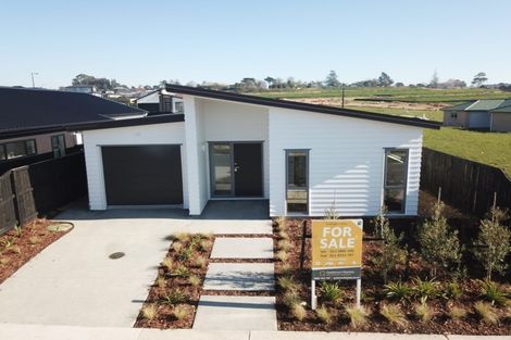 Photo of property in 36 Lumbarda Drive, Kumeu, 0810