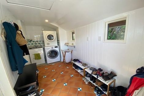 Photo of property in 336 The Esplanade, Island Bay, Wellington, 6023