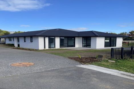 Photo of property in 8 Albatross Lane, Welcome Bay, Tauranga, 3112