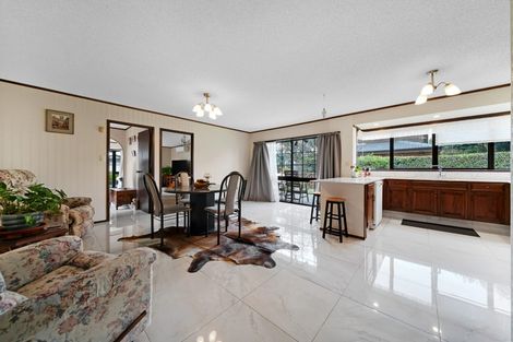 Photo of property in 11 Jessika Place, Conifer Grove, Takanini, 2112