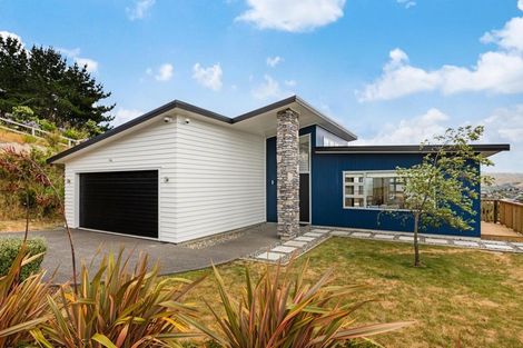 Photo of property in 20 Madeira Close, Whitby, Porirua, 5024