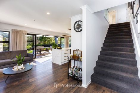 Photo of property in 22 Rewarewa Way, Timberlea, Upper Hutt, 5018