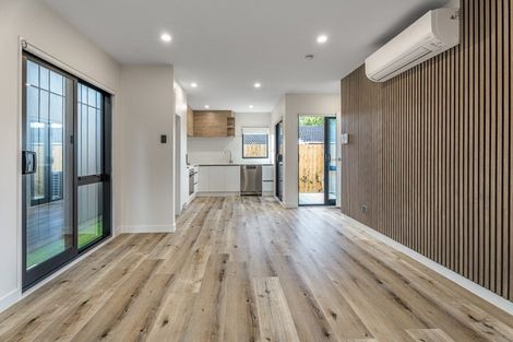 Photo of property in 98e Royal Road, Massey, Auckland, 0614