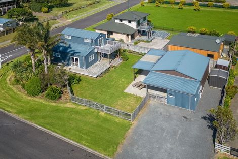 Photo of property in 2 Koromiko Drive, Coromandel, 3506