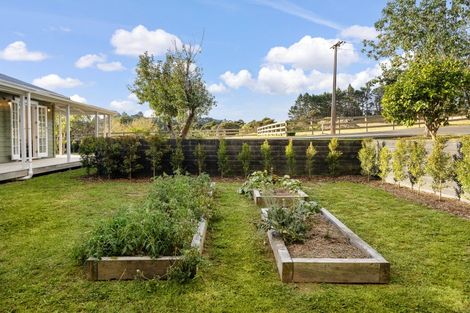 Photo of property in 1223 Old North Road, Helensville, 0875