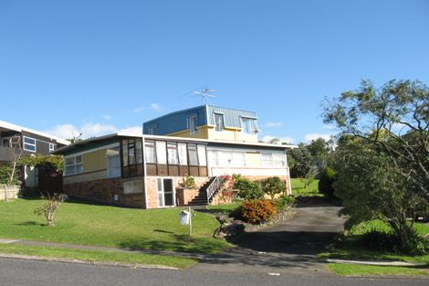 Photo of property in 8 Charles Dickens Drive, Mellons Bay, Auckland, 2014