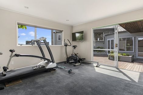 Photo of property in 7 Elizabeth Place, Mairangi Bay, Auckland, 0630