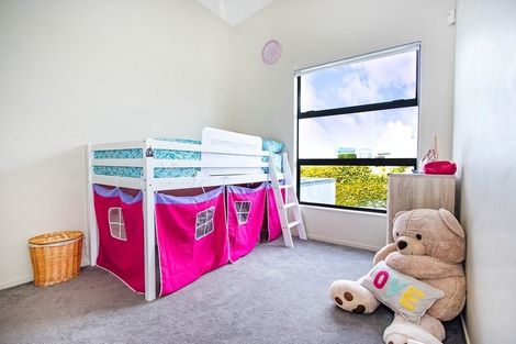 Photo of property in 9/40 Scarlet Oak Drive, Schnapper Rock, Auckland, 0632