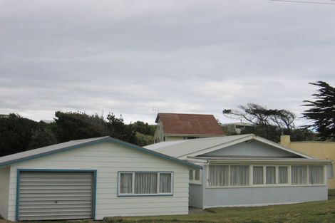 Photo of property in 6 Trafalgar Street, Foxton Beach, Foxton, 4815