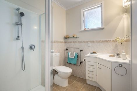 Photo of property in 16 Deane Avenue, Titirangi, Auckland, 0604