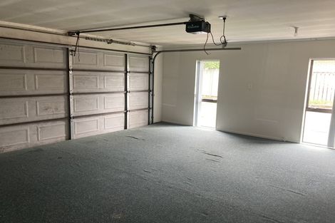 Photo of property in 10 Waldos Way, Mangere, Auckland, 2022