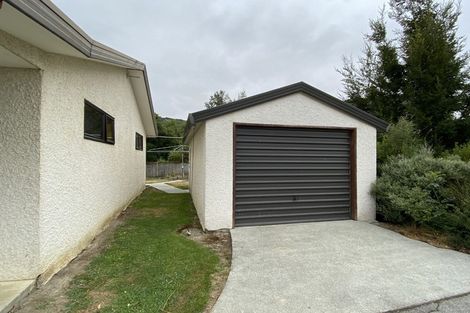 Photo of property in 11 Inverness Crescent, Arrowtown, 9302