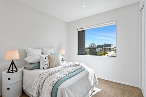 Photo of property in 14 Port Way, Rosehill, Papakura, 2113