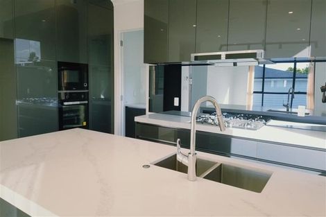 Photo of property in 8 Newport Place, Forrest Hill, Auckland, 0620