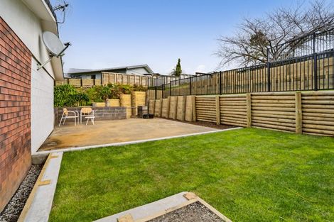 Photo of property in 10 Fairview Place, Westown, New Plymouth, 4310