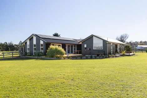 Photo of property in 18 Ashgrove Lane, Ashhurst, Palmerston North, 4470