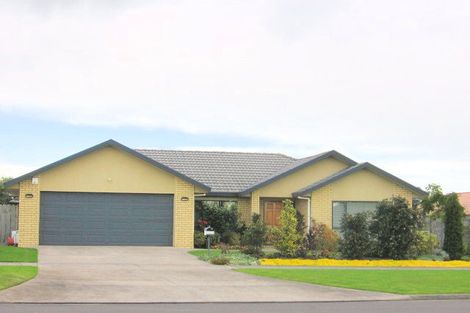Photo of property in 15 Maghera Drive, East Tamaki Heights, Auckland, 2016