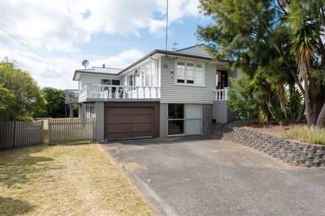 Photo of property in 6 Fairlea Road, Te Atatu South, Auckland, 0610