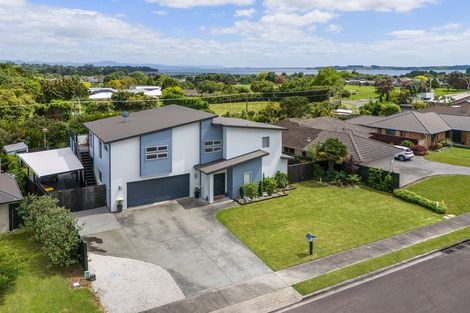 Photo of property in 12 Haden Place, Omokoroa, 3114