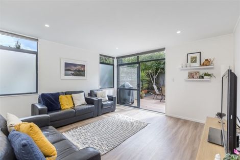 Photo of property in 1/9 Ellenbury Place, Stanmore Bay, Whangaparaoa, 0932