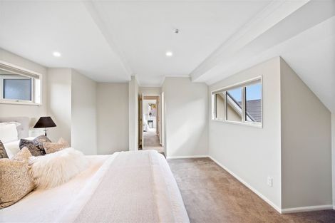 Photo of property in 43 Memorial Avenue, Ilam, Christchurch, 8053