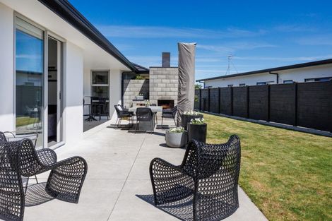 Photo of property in 30 Dogwood Way, Milson, Palmerston North, 4414