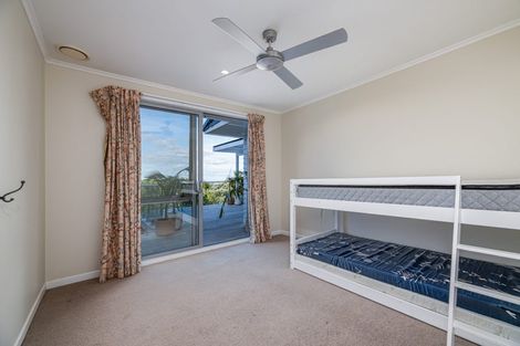 Photo of property in 20 Raroa Terrace, Waiatarua, Auckland, 0604