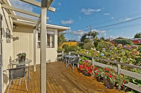 Photo of property in 65 Pupuke Road, Birkenhead, Auckland, 0627