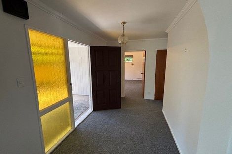 Photo of property in 28 Rewarewa Crescent, Waikanae, 5036